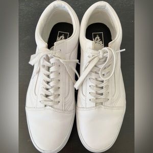 VANS LEATHER CLASSIC TUMBLE OLD SKOOL SHOE COLOR:WHITE SIZE:11